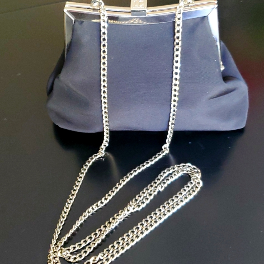EUC LIZ CLAIBORNE BLACK EVENING  CLUTCH HANDBAG (SMALL SILVERTONE SNAPS)
